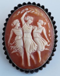 Three_Graces_Cameo